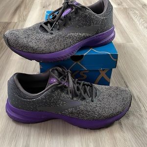 Womens Brooks Lauch shoe
